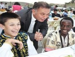 Aynı dili konuşan çocuklar Kazan'a konuk oldular