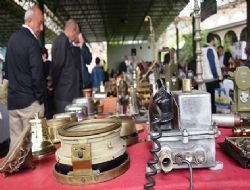 Asırlık antikalar alıcı bekliyor