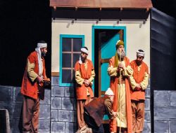 İlk perde ‘Aşkın Pazarı'