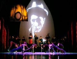 Aşık Veysel'in felsefesi sahnede