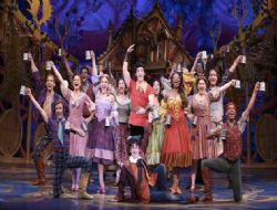 Güzel ve Çirkin sahneye çıkıyor