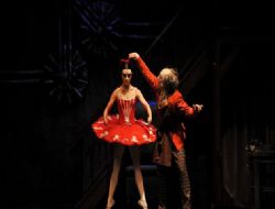 ‘Oyuncak kız' opera sahnesinde