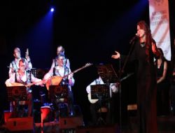 Neşet Ertaş'ı türkülerle andılar