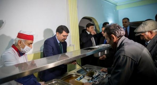 Akşam yemeği Vali Şahin'den