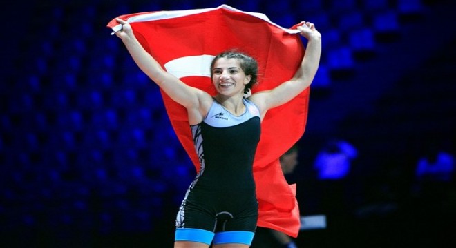 Altın madalya Evin Demirhan'ın