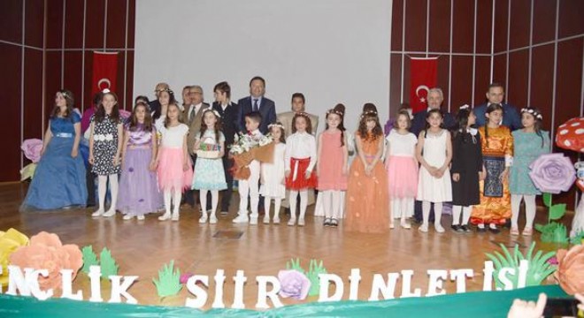 Altındağlı gençler şiir için bir arada