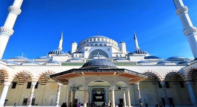 Bakan Bak, Türkiye Milli Olimpiyat Komitesi eski Başkanı Bayatlı'nın cenazesine katıldı