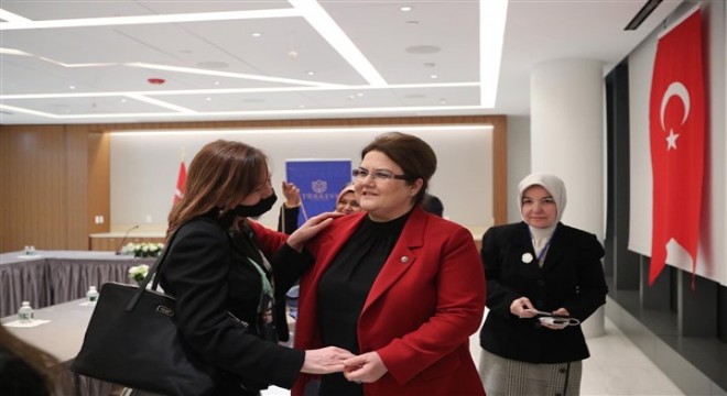Bakan Yanık, New York'ta kadın kanaat önderleri ile bir araya geldi