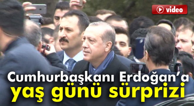 Cumhurbaşkanı Erdoğan'a köşk girişinde yaş günü sürprizi