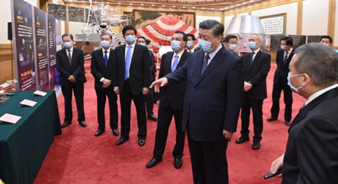 Cumhurbaşkanı Xi Jinping, Chang'e-5 ekibiyle bir araya geldi