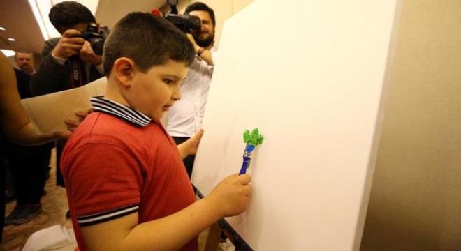 Engelli miniklerin hayalleri tuvalde