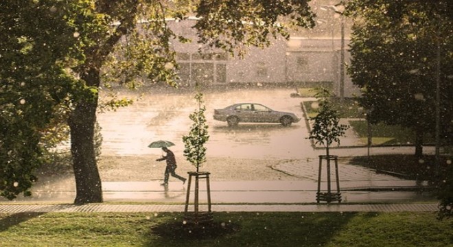 Meteoroloji'den kuvvetli yağış, rüzgar ve çığ uyarısı