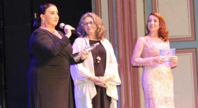 ‘Onur Ödülü' Perran Kutman'a