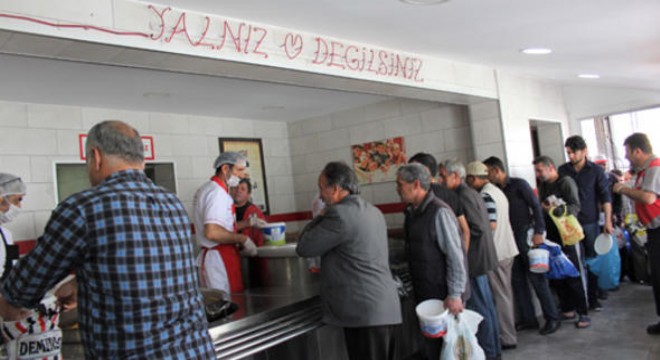 Talep eden herkese bir kap yemek var