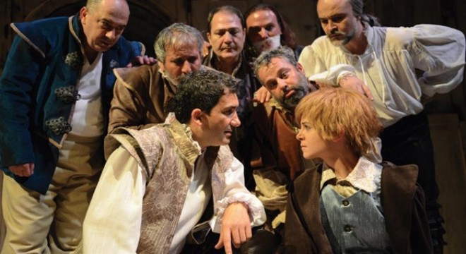 Tiyatroda yerli oyun sezonu