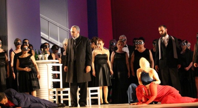 Umutsuz aşk Opera Sahnesi'nde