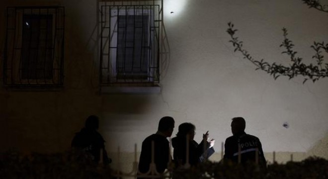 Yalnız yaşayan kadının evine kalaşnikoflu saldırı